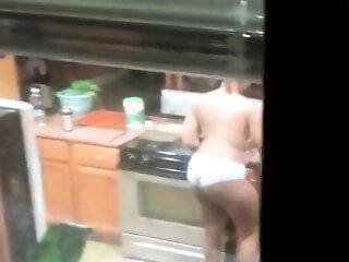 Voyeuring Booty Stepdaughter In Kitchen