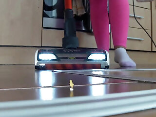 A Giantess & Her Shrunken Stepfamily