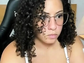 Hot Curvy Babe Big Natural Boobs Close Up Tease